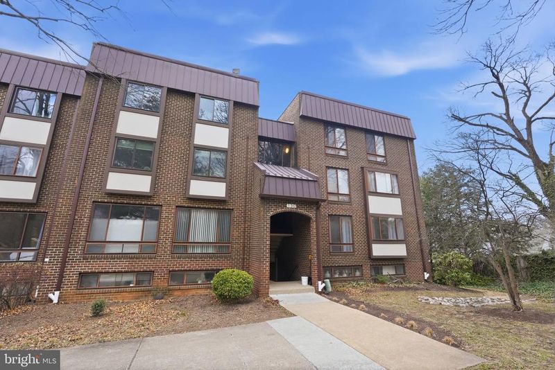 130 Roberts Ln #201, Alexandria, VA 22314