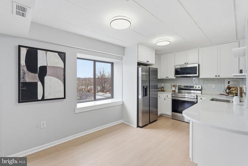 130 Roberts Ln #201, Alexandria, VA 22314