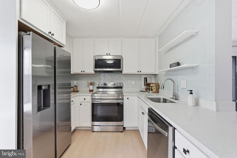 130 Roberts Ln #201, Alexandria, VA 22314