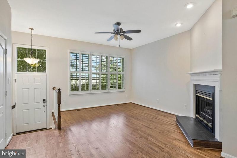 12025 Edgemere Cir, Reston, VA 20190