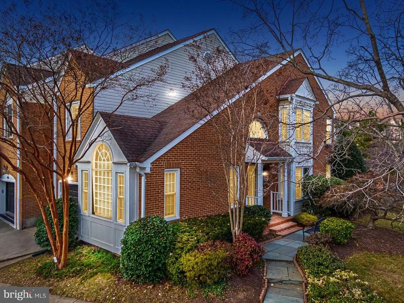 1824 Duffield Ln, Alexandria, VA 22307