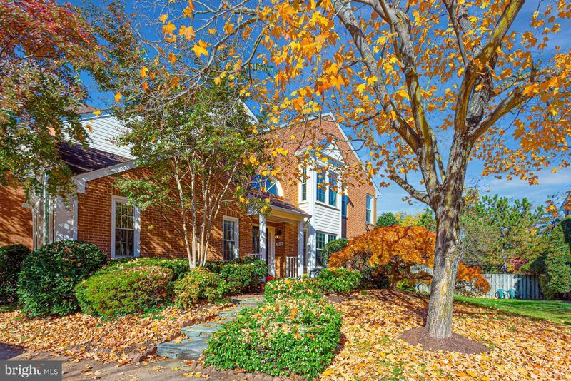 1824 Duffield Ln, Alexandria, VA 22307