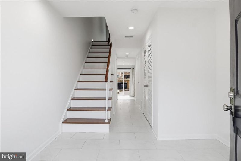 5118 Woodmire Ln, Alexandria, VA 22311