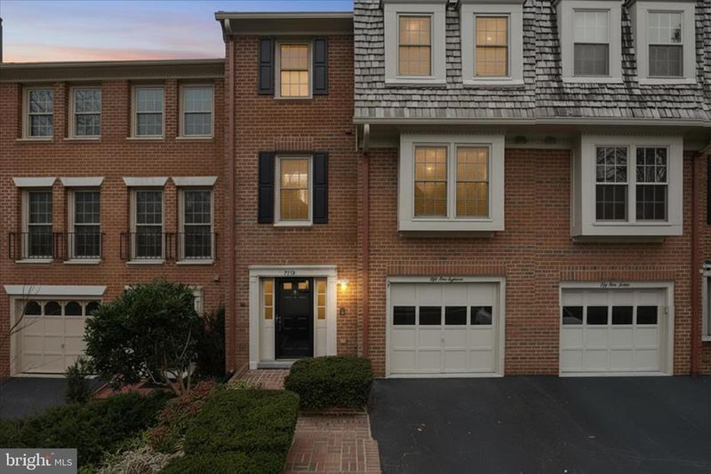 5118 Woodmire Ln, Alexandria, VA 22311