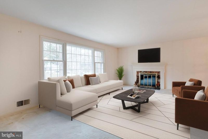 9018 Hamilton Dr, Fairfax, VA 22031