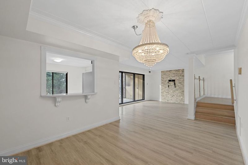 124 Roberts Ln #200, Alexandria, VA 22314