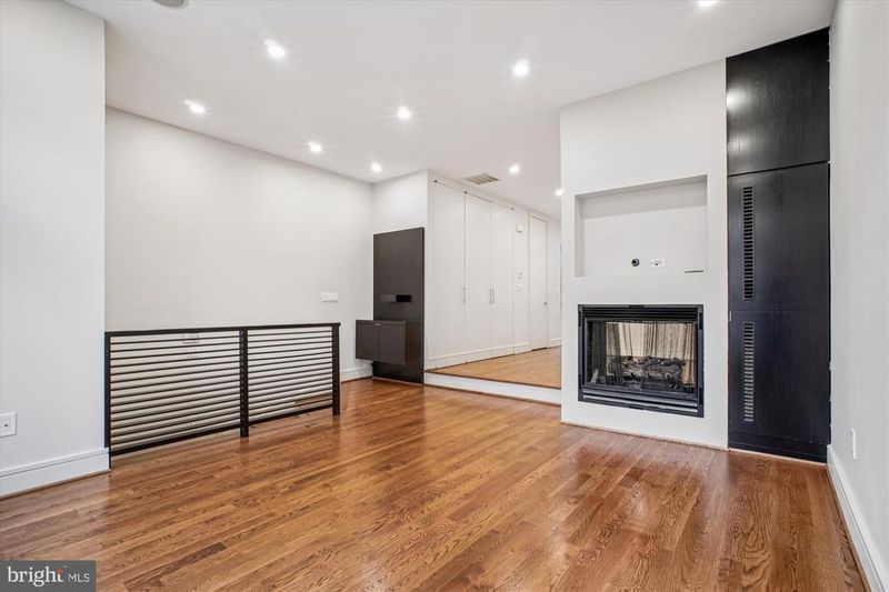 1528 N Colonial Ct, Arlington, VA 22209