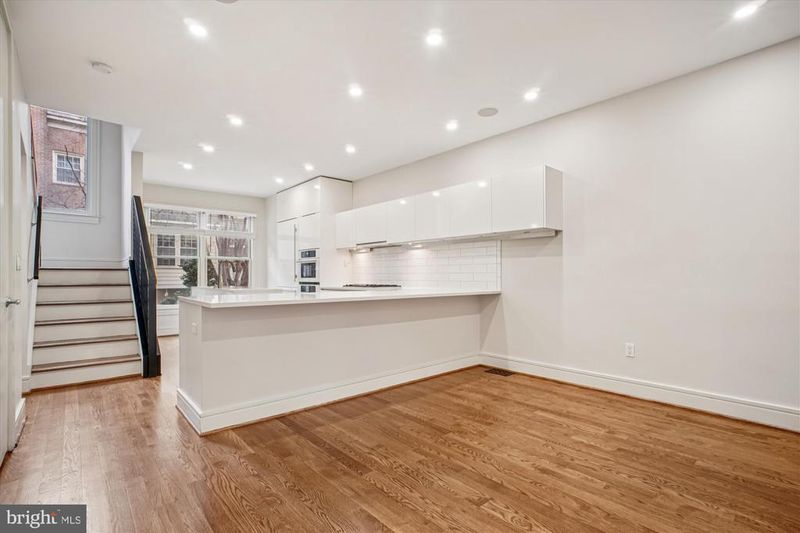 1528 N Colonial Ct, Arlington, VA 22209