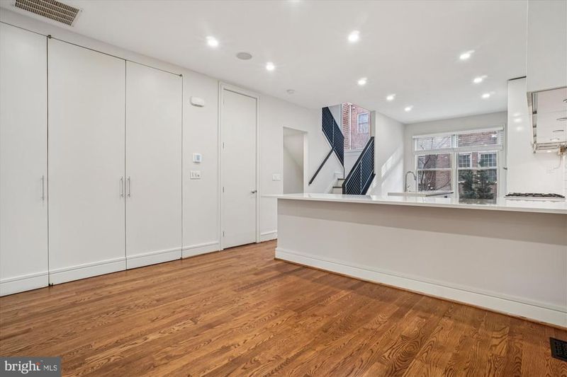 1528 N Colonial Ct, Arlington, VA 22209