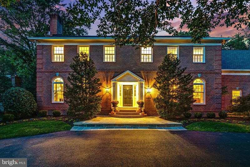 8306 Summerwood Dr, Mclean, VA 22102