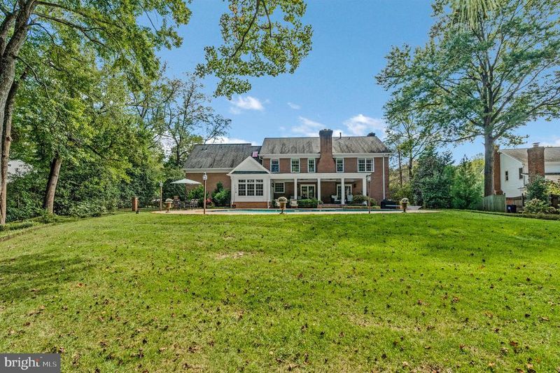 8306 Summerwood Dr, Mclean, VA 22102