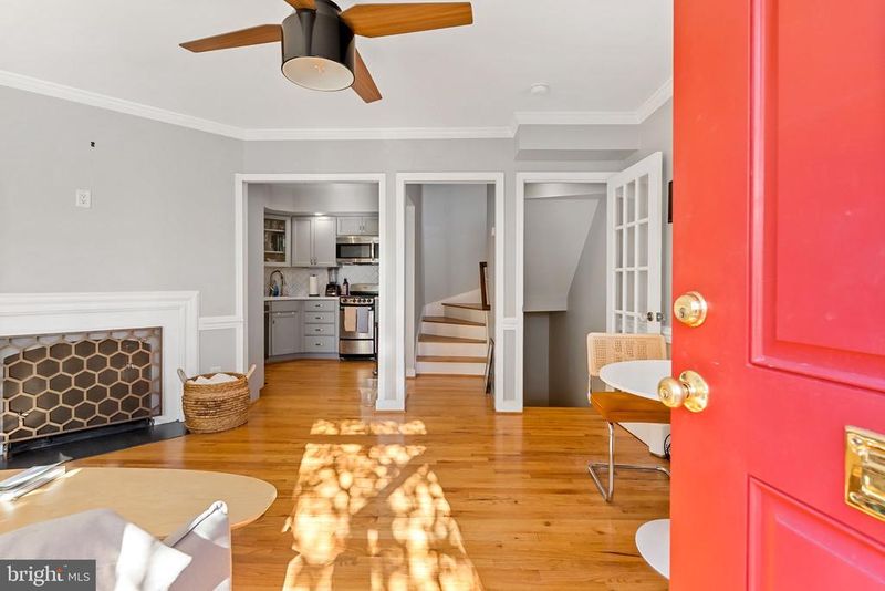 564 N Saint Asaph St N, Alexandria, VA 22314