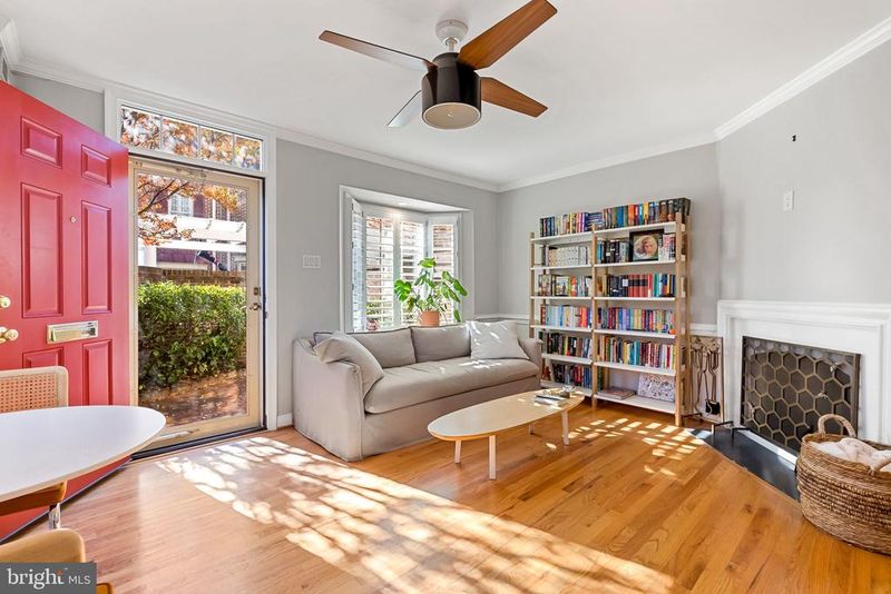 564 N Saint Asaph St N, Alexandria, VA 22314