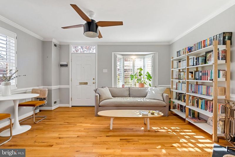564 N Saint Asaph St N, Alexandria, VA 22314