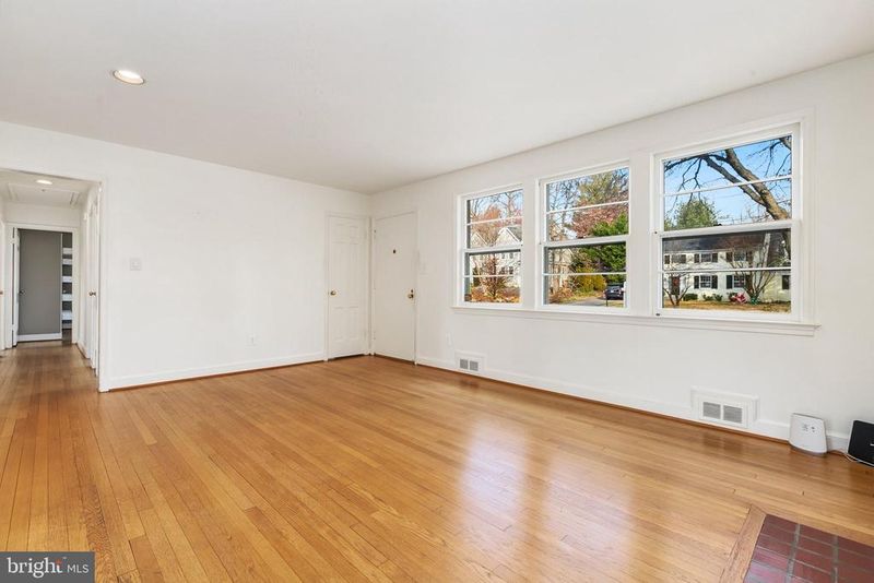 4410 Saul Rd, Kensington, MD 20895
