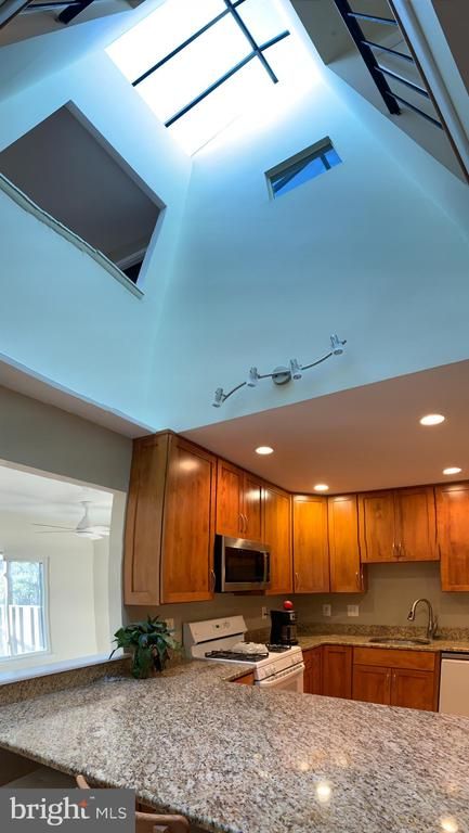 11854 S Lakes Ct, Reston, VA 20191