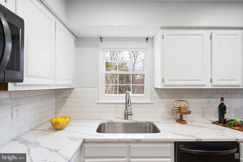 3637 Buckeye Ct, Fairfax, VA 22033