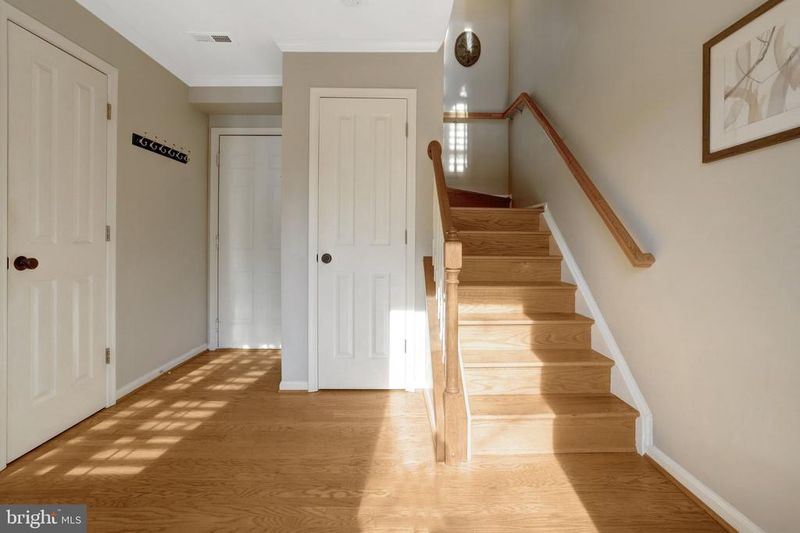 2422 N Hampton Dr, Alexandria, VA 22311