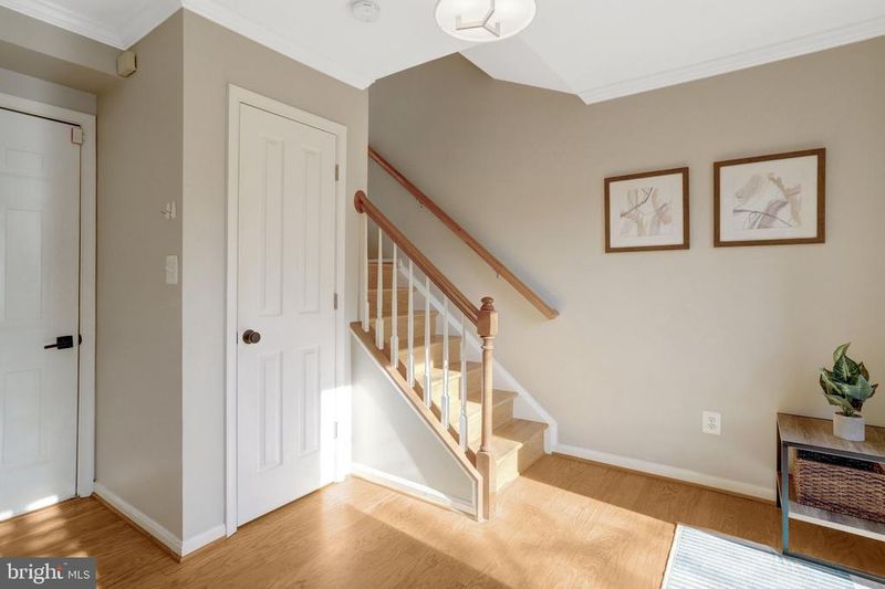2422 N Hampton Dr, Alexandria, VA 22311
