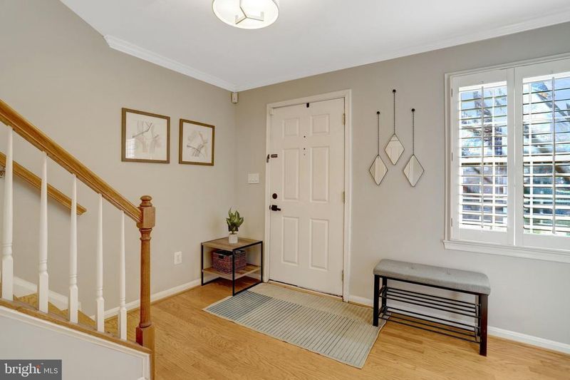 2422 N Hampton Dr, Alexandria, VA 22311