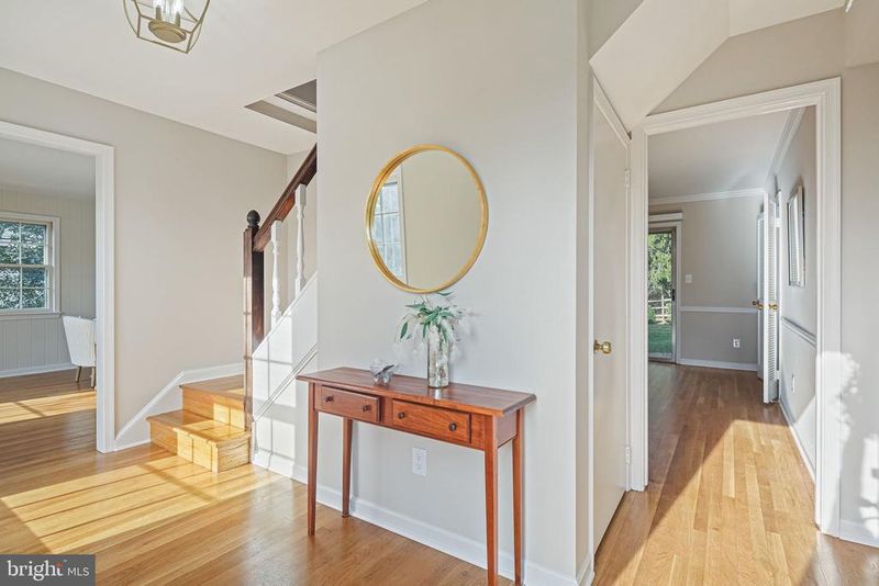 6903 Old Gate Ln, Rockville, MD 20852