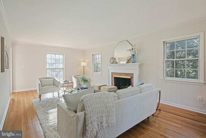 6903 Old Gate Ln, Rockville, MD 20852