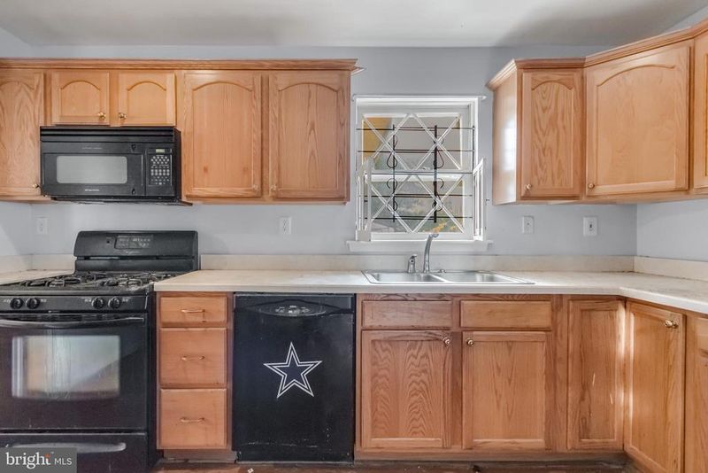 11007 Trafton Dr, Upper Marlboro, MD 20774