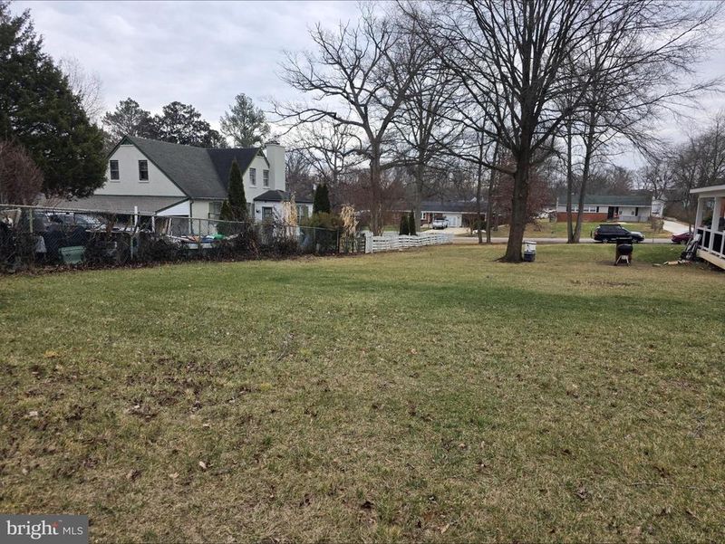 9524 Dubarry Ave, Lanham, MD 20706