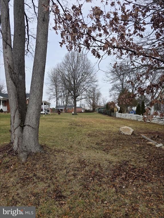 9524 Dubarry Ave, Lanham, MD 20706