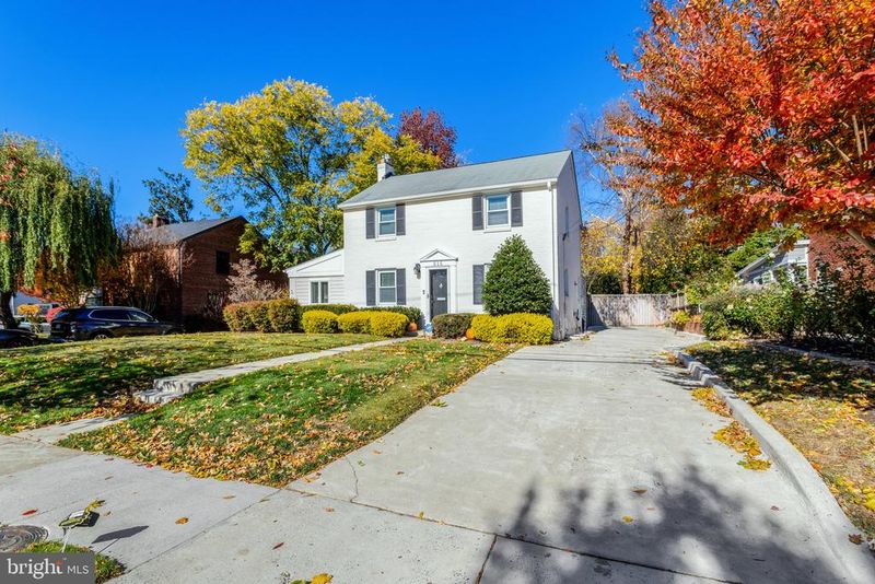 515 Janneys Ln, Alexandria, VA 22302