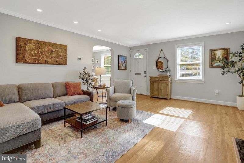 515 Janneys Ln, Alexandria, VA 22302