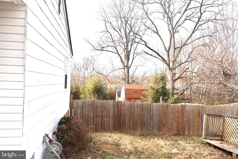 147 Deacon Rd, Fredericksburg, VA 22405