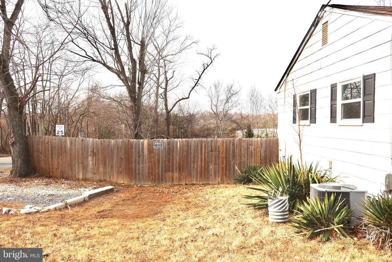 147 Deacon Rd, Fredericksburg, VA 22405