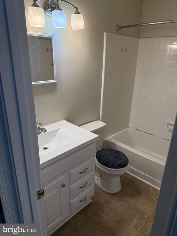 1112 Huntmaster Ter NE #202, Leesburg, VA 20176