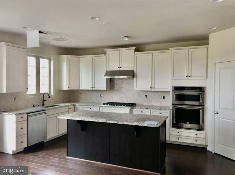 23689 Sailfish Sq, Brambleton, VA 20148