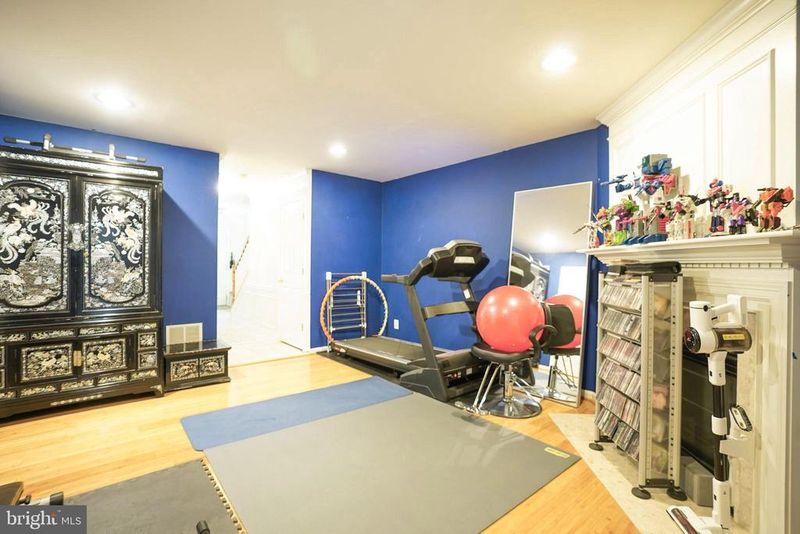 13932 Gothic Dr, Centreville, VA 20121