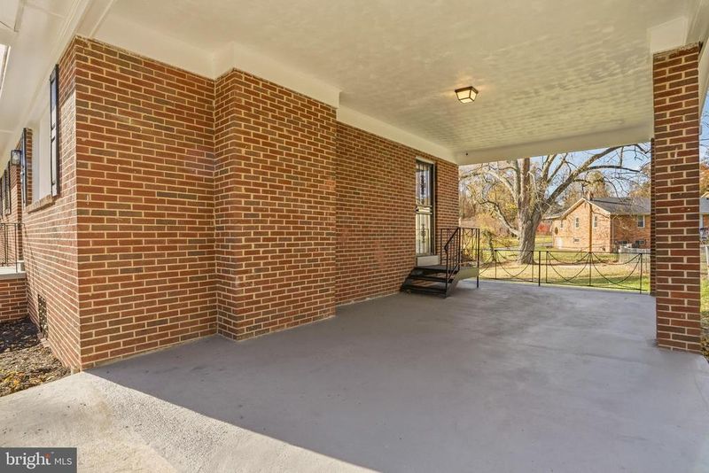 1802 Clayton Dr, Oxon Hill, MD 20745