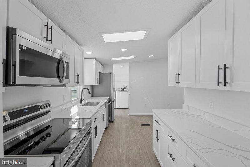 402 Boones Dr, Lothian, MD 20711