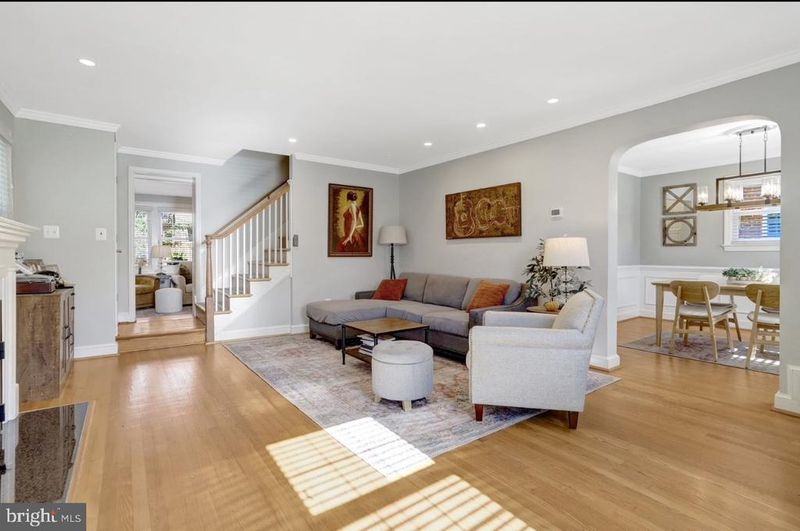 515 Janneys Ln, Alexandria, VA 22302