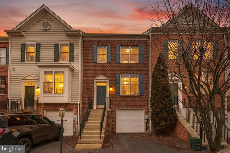 7568 Great Swan Ct, Alexandria, VA 22306