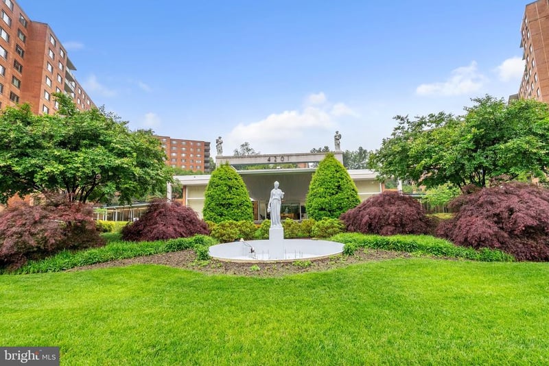 4201 Cathedral Ave NW #918W, Washington, DC 20016