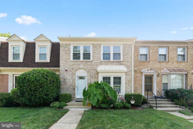5510 La Cross Ct, Fairfax, VA 22032