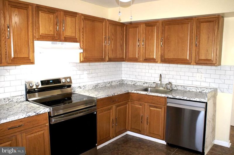 9507 Barcellona Ct, Fairfax, VA 22031