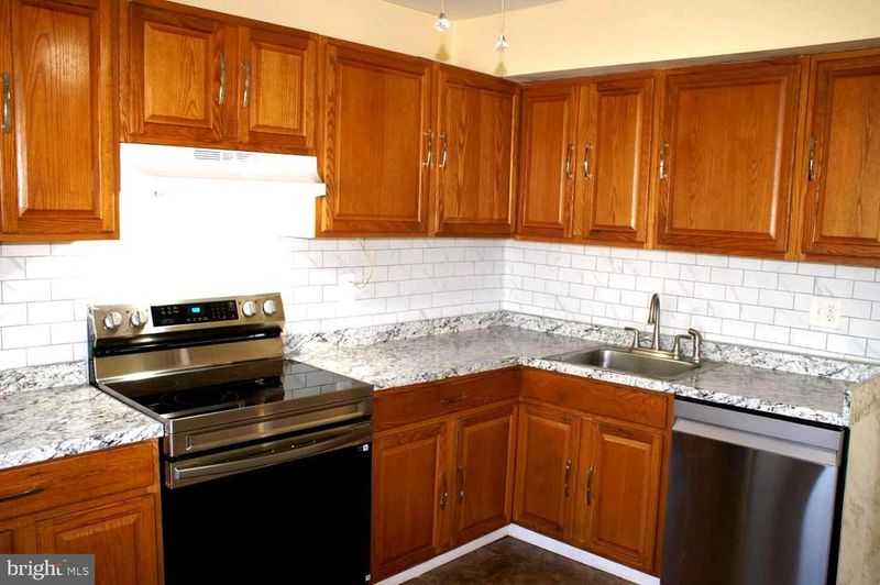 9507 Barcellona Ct, Fairfax, VA 22031