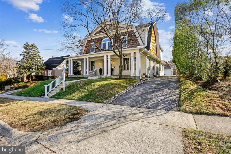 10237 Parkwood Dr, Kensington, MD 20895