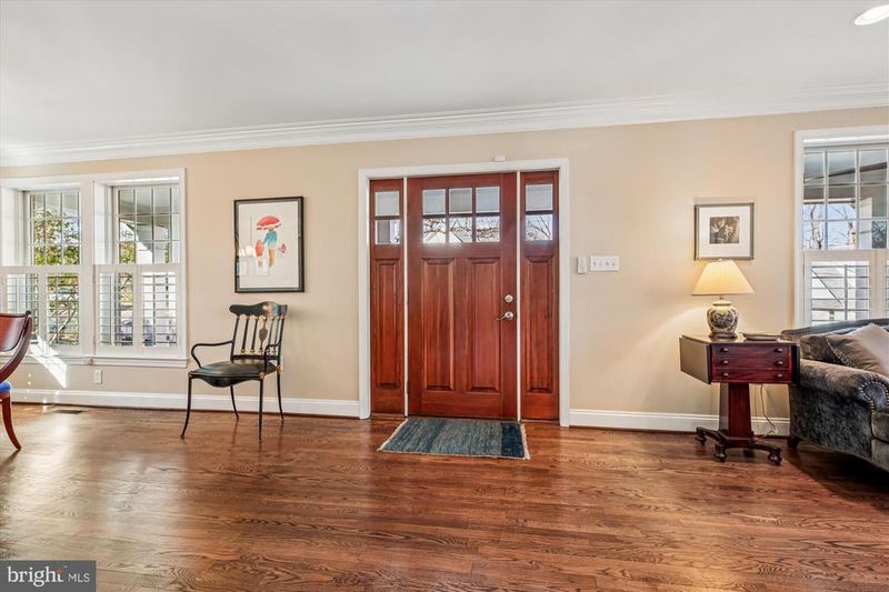 10237 Parkwood Dr, Kensington, MD 20895