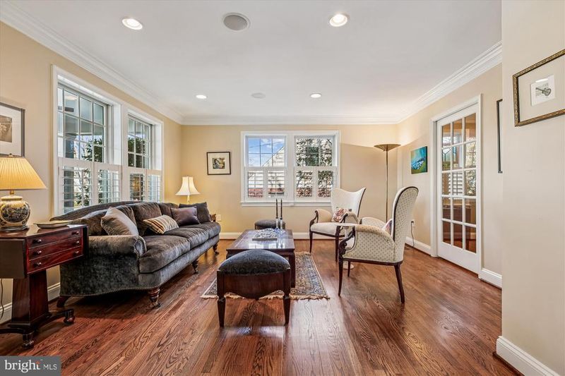 10237 Parkwood Dr, Kensington, MD 20895