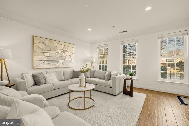 8093 Gatehouse Rd #2, Falls Church, VA 22042