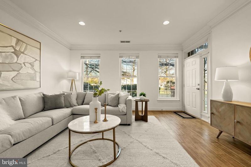 8093 Gatehouse Rd #2, Falls Church, VA 22042