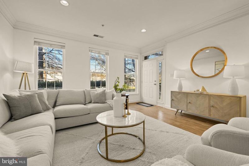 8093 Gatehouse Rd #2, Falls Church, VA 22042